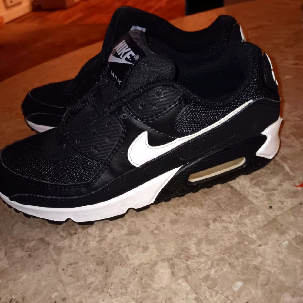 Nike Air max black and white
